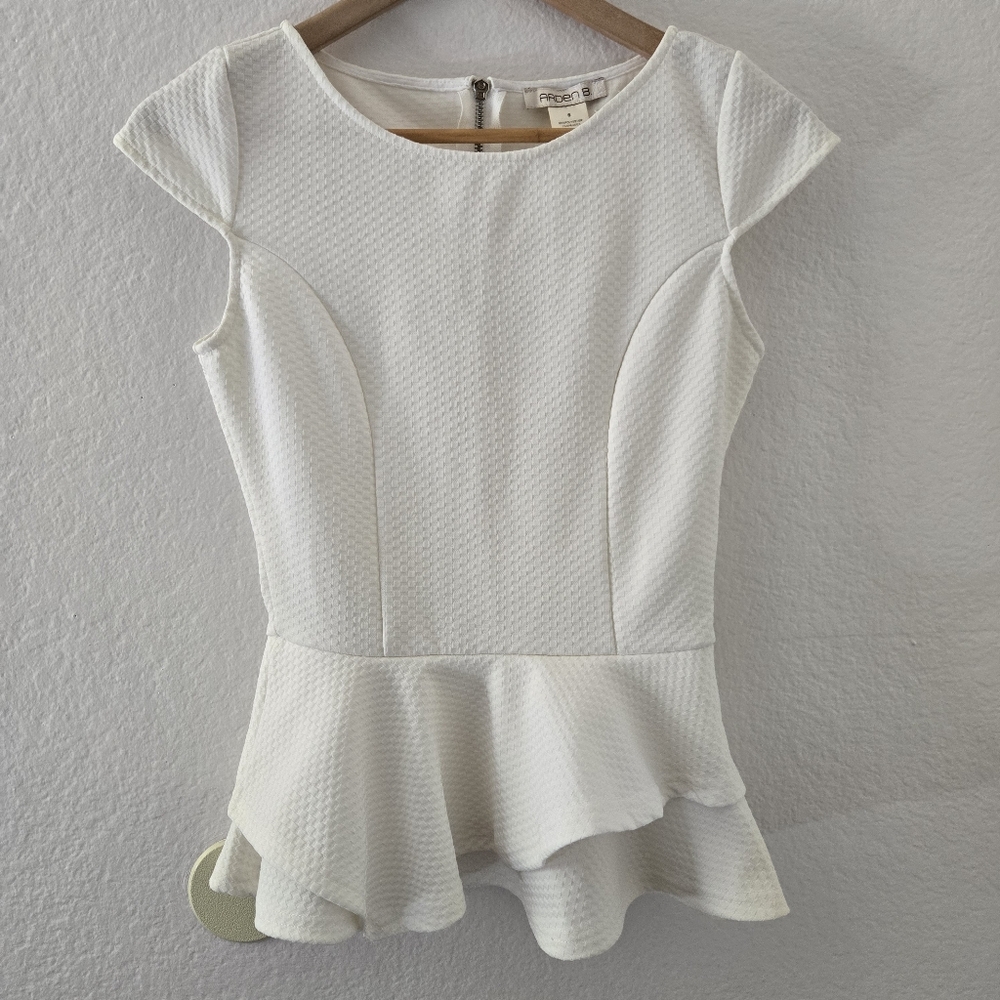 Arden B White Textured Scoop Neck Peplum Top